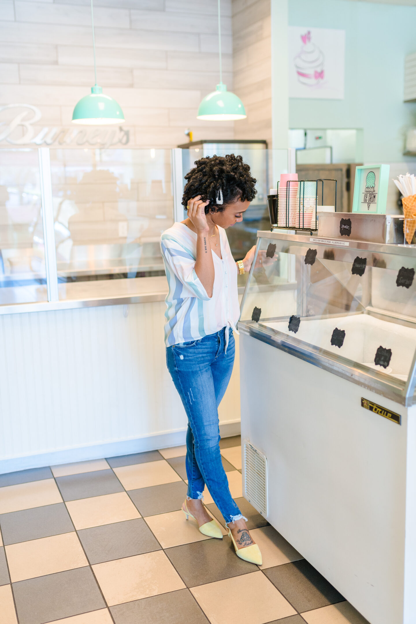 woman looking a freezer in a cafe sharing Grow Your Blogs e-Subscription